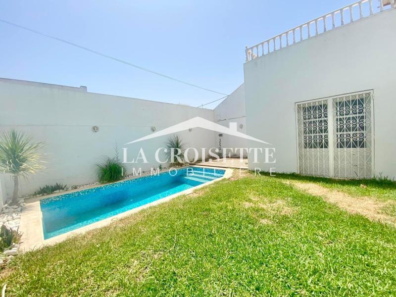 Villa S+5 avec piscine à Gammarth 